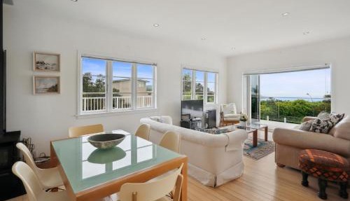 Sun-drenched Bach - Leigh Holiday Home