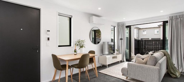 Sun Filled Living Hagley Park Hospital 2BR 2BA