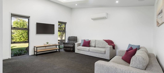 Sun & Surf Stay - Papamoa Holiday Home