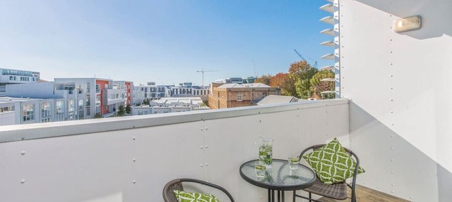 Sunlit City Fringe Apartment wth Heat Pump+Carpark