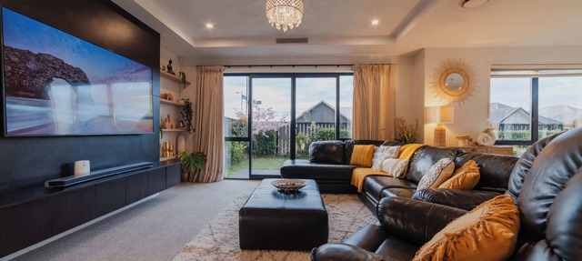 Sunlit Sanctuary with Private Patio in Wigram