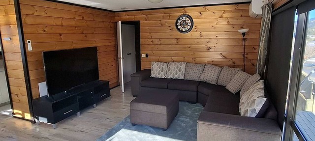 Sunny 3BDR Family Retreat in Leafy Glen Eden