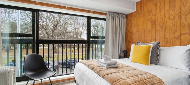 Sunny Escape Steps from Hagley Park & Hospital