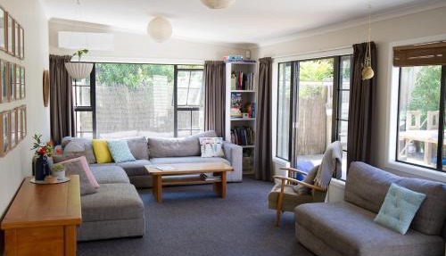 Sunny Family Home in Central Mount Maunganui