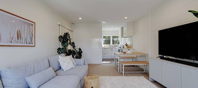 Sunny Greenlane Gem with Parking and Air-Con