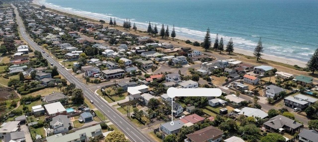 Sunny Ohope beach escape