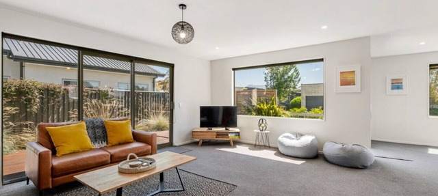 Sunny Riverside Park | Pool Access & Mountain Views