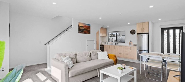 Sunny townhouse with parking and EV charging in Christchurch