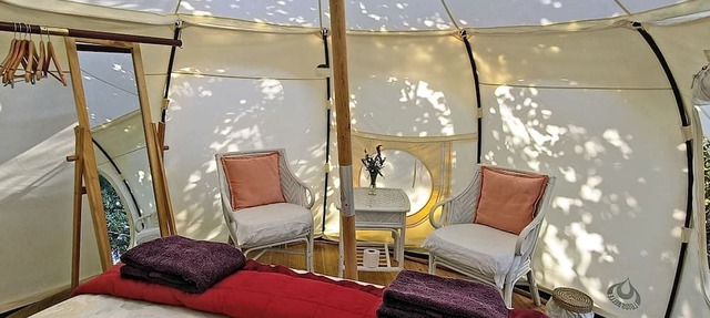 Sunny Vineyard-View Glamping with Outdoor Kitchen near Oneroa, Waiheke Island