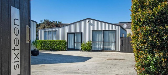 Sunnyside Spa Retreat - Mangawhai Holiday Home