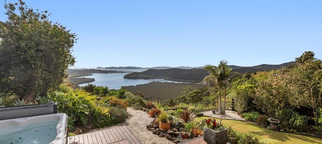 Sunrise Lookout - Paihia Holiday Home