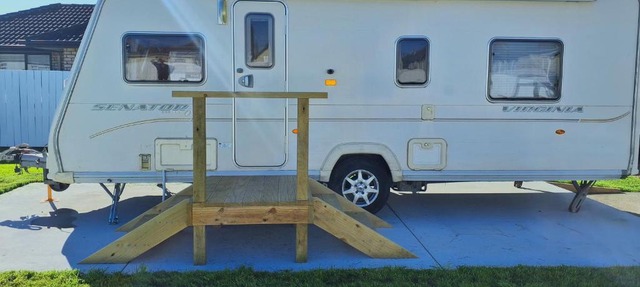 Sunshine Caravan - Private & Self-Contained, 250m from Hospital