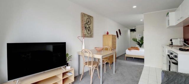 Super Central Studio - Aircon Balcony Kitchenette All you Need