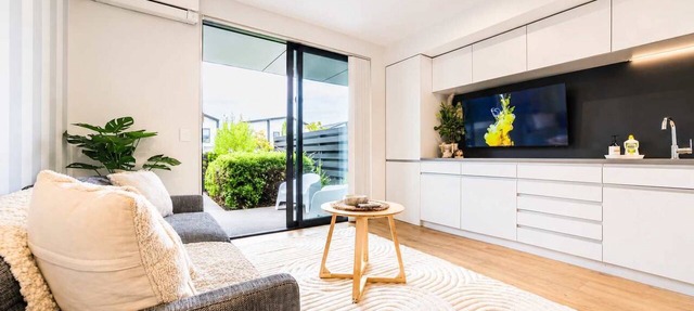 Sydenham | Patio + Free Parking Near CBD