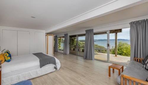 Tapuaetahi Beachfront Downstairs Unit