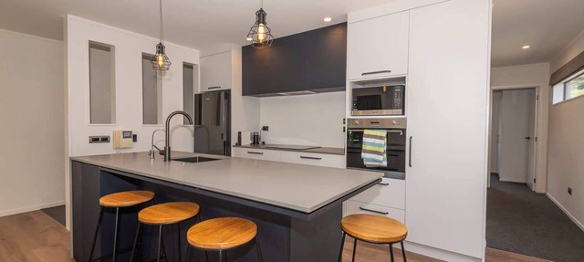 Tarawera Twins - Two Homes, Spa Pools, Sleeps 16