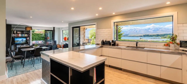 Tasman | 2BR with Fireplace + Hot Tub + BBQ