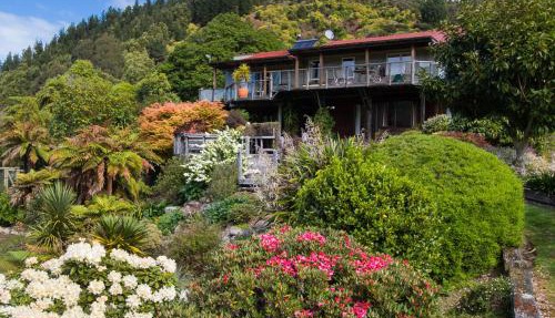 Tasman Hideaway - Marahau Holiday Home
