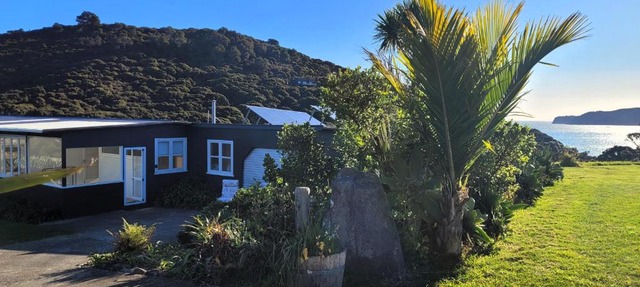 Taumata Farmhouse - A Classic Kiwi Bach Escape