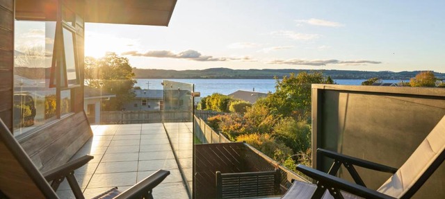 Taupo Escape - Rainbow Point Holiday Home