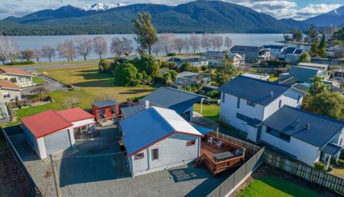 Te Anau Holiday Home - Free WIFi - Free Bikes & Kayaks - Short Walk to Lake & Town - Top Views