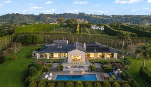 Te Puna 5BR Estate - Pool, Tennis, Sauna, Cottage