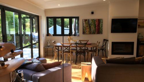 Te Toka - Self Contained in Kelvin Heights