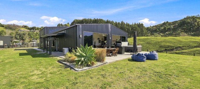 The Black Barn - Whakatane Holiday Home