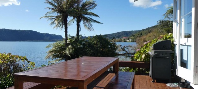 The Blue Bach - Lake Rotoiti Holiday Home