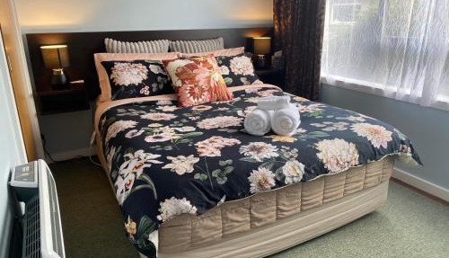 The Cozy Hutt Home