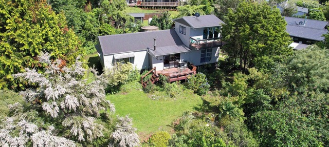 The Enclave - Lake Tarawera Views, Sleeps 6