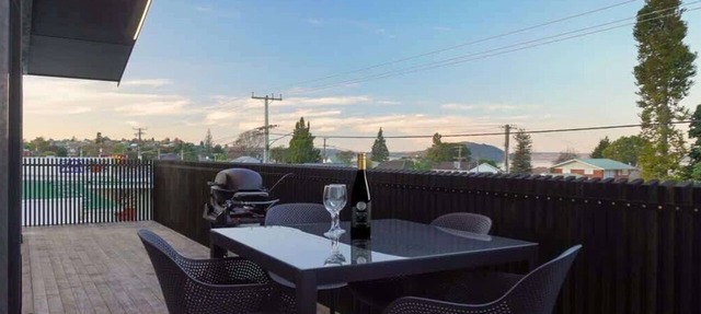The Fairlady - Lake Views, Executive, Sleeps 4