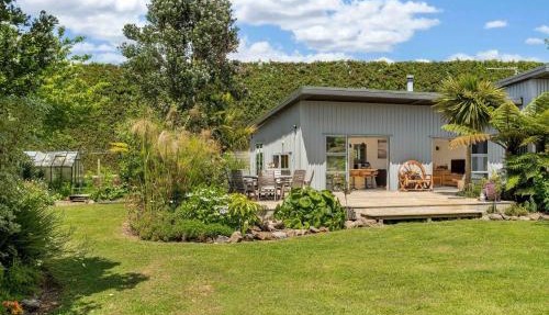 The Grass is Greener Getaway - Private Hot Tub