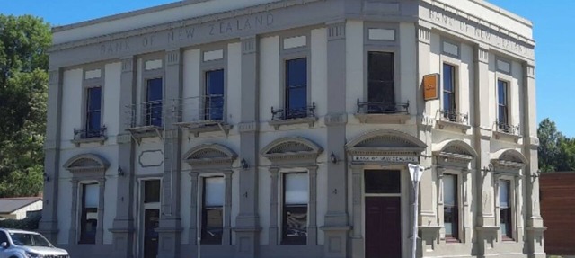 The historical Bank house