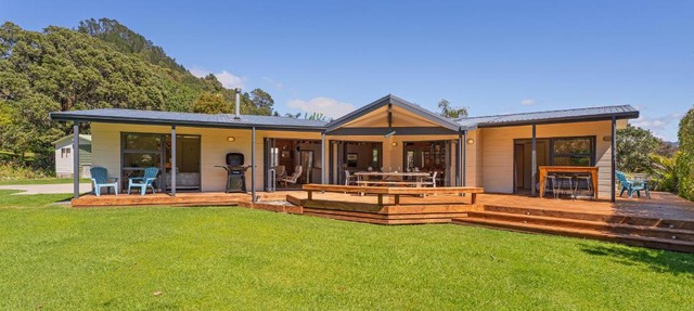 The Holiday Hideaway - Pauanui Holiday Home