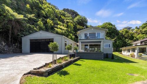 The Lighthouse - Te Mata Holiday Home