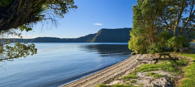 The Lion House - Rotoiti Lakefront Beach & Jetty