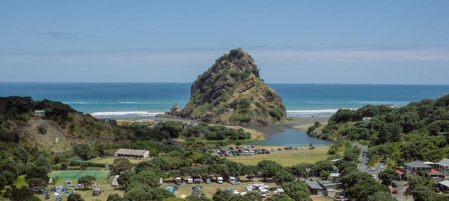 The Little Louise's Luxury Romantic Retreat with Iconic Piha Views