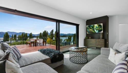 The Lookout - Lake Views