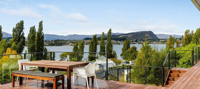 The Lookout: Lake Views