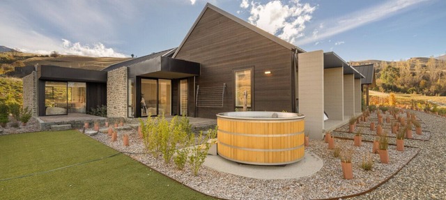 The Paddock | Rural Property with Spa Pool, mountain views, 5mins to Coronet Peak