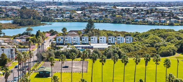 The Peninsula Holiday House