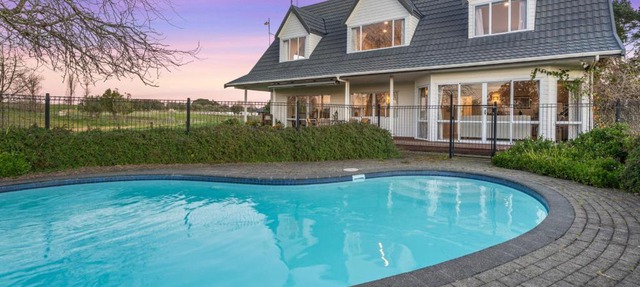 The Pond House by Homello