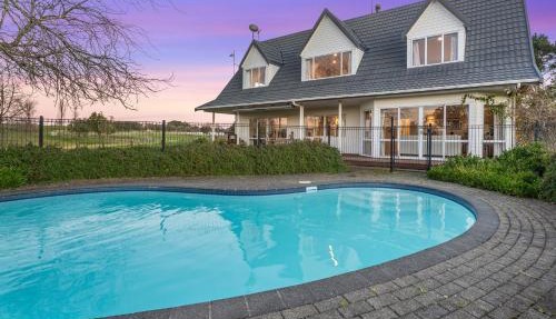 The Pond House by Homello