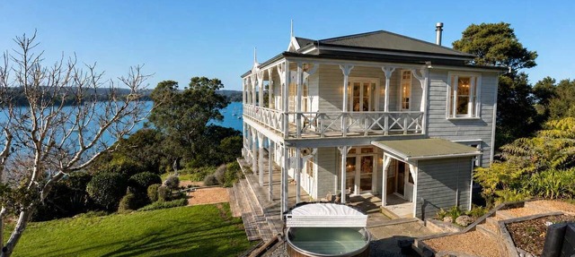 The Sanctuary - Hot Tub & Huruh Bay Views