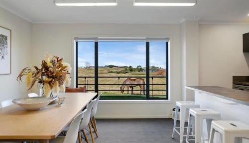 The Stables Lake and Country Retreat