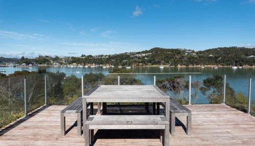 The Tide Watcher - Okiato Holiday Home