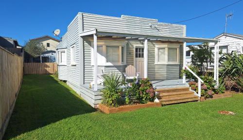 The Wallnutt Nook - Waihi Beach Holiday Home
