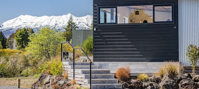 THREE MOUNTAIN VIEWS - NATIONAL PARK HOLIDAY HOME in National Park