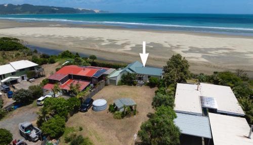 Tides and Time Bach - Ahipara Holiday Home